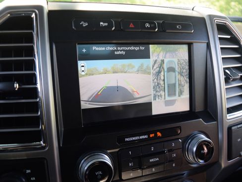 Used 2017 Ford F150 Platinum w/ Equipment Group 701A Luxury image 10