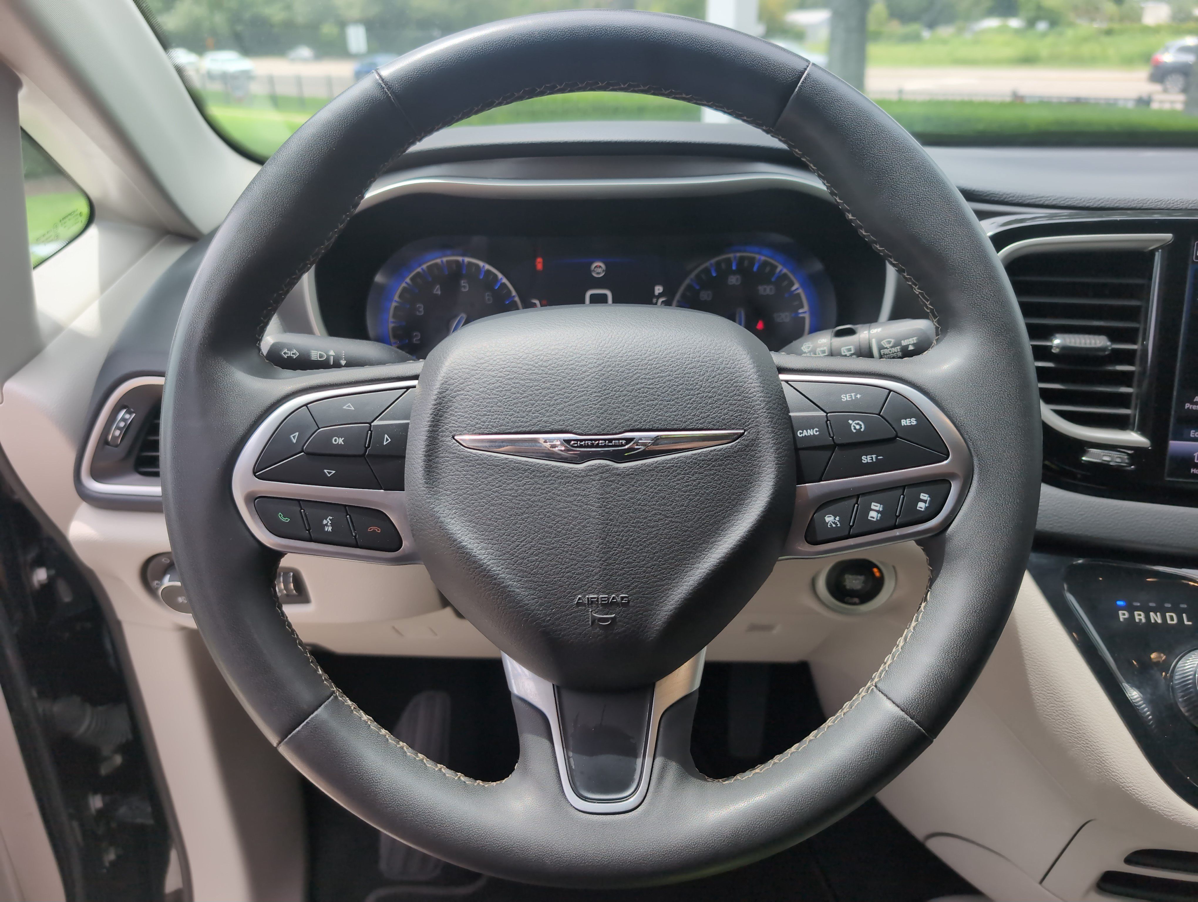 Used 2024 Chrysler Pacifica Touring-L FWD image 18