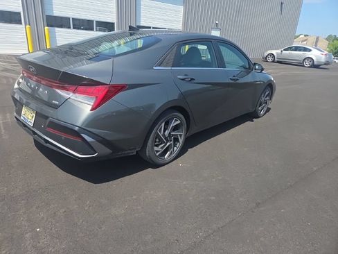 Used 2024 Hyundai Elantra Limited FWD image 13
