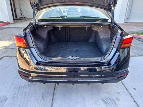 Used 2024 Nissan Altima 2.5 SV FWD image 14