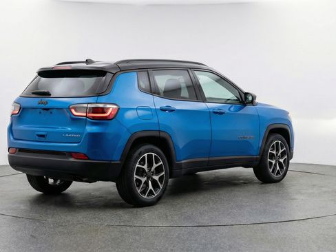 Used 2025 Jeep Compass Limited AWD/4WD image 9