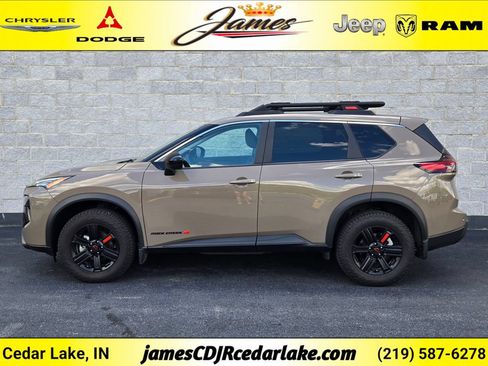 Used 2025 Nissan Rogue SV AWD/4WD image 2