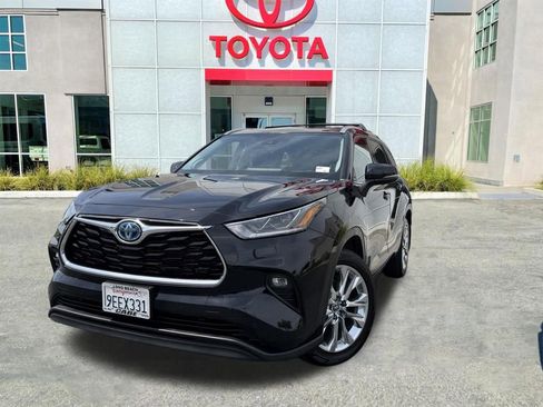 Used 2023 Toyota Highlander Limited FWD image 5