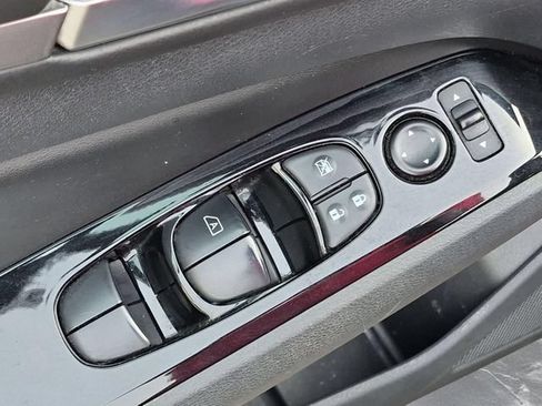 Used 2023 Nissan Altima 2.5 SV FWD image 14