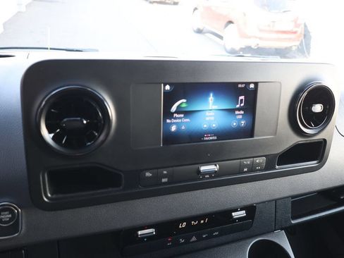 Used 2024 Mercedes-Benz Sprinter 2500 image 27