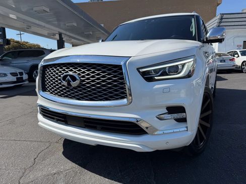 Used 2018 INFINITI QX80 4WD w/ Deluxe Technology Package image 3