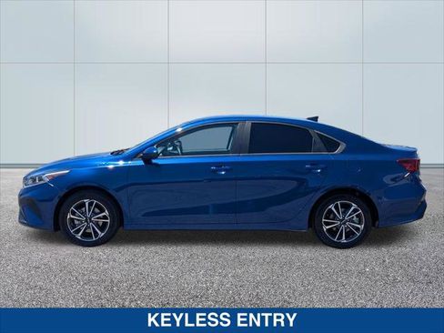 Used 2022 Kia Forte LXS FWD image 2