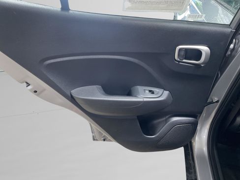 Used 2025 Hyundai Venue SEL FWD image 9