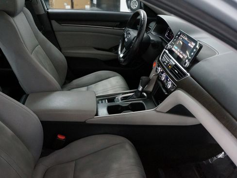 Used 2018 Honda Accord EX image 32