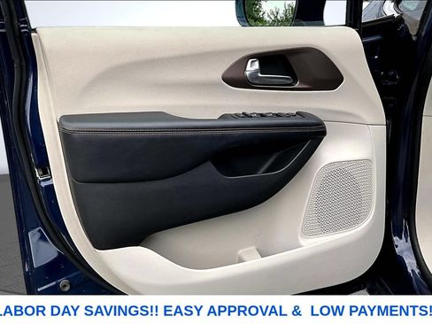 Used 2019 Chrysler Pacifica Touring-L Plus FWD image 19