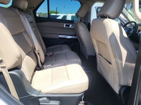 Used 2021 Ford Explorer Limited w/ Equipment Group 301A RWD image 6