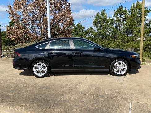 Used 2025 Honda Accord LX image 7