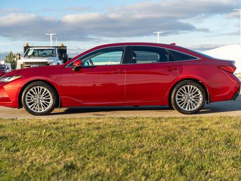Used 2020 Toyota Avalon Limited image 4