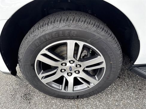 Used 2024 Ford Expedition Max Limited image 11