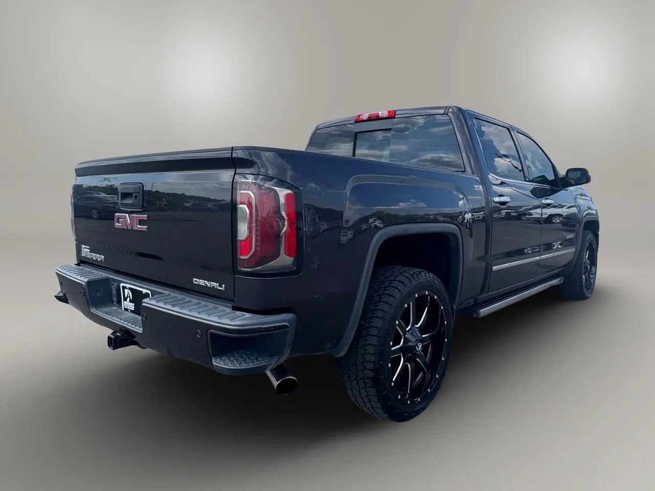 Used 2016 GMC Sierra 1500 Denali w/ Enhanced Driver Alert Package AWD/4WD image 9
