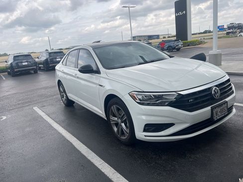 Used 2019 Volkswagen Jetta R-Line w/ R-Line Cold Weather Package image 2