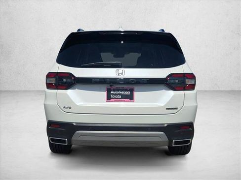 Used 2025 Honda Pilot Touring image 7