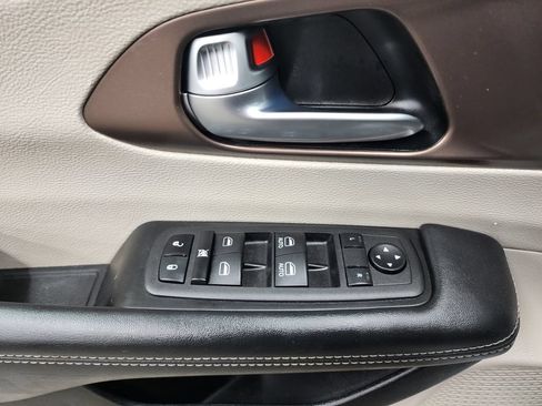 Used 2023 Chrysler Voyager LX FWD image 10