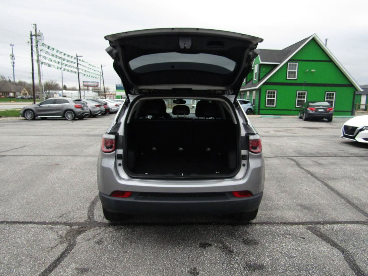 Used 2018 Jeep Compass Latitude w/ Popular Equipment Group FWD image 7