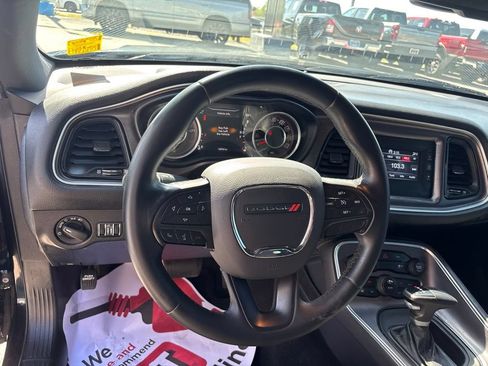 Used 2015 Dodge Challenger SXT w/ Driver Convenience Group RWD image 13