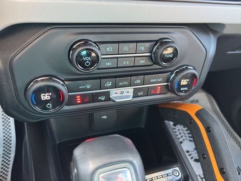 Used 2023 Ford Bronco Badlands image 32