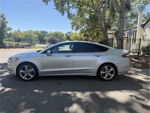 Used 2013 Ford Fusion SE FWD image 4