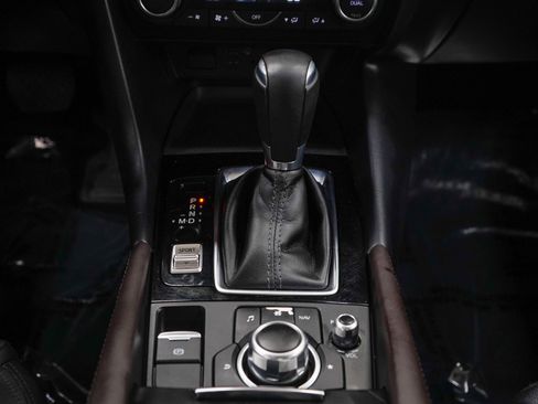 Used 2018 MAZDA MAZDA3 Grand Touring w/ Premium Equipment Package FWD image 18