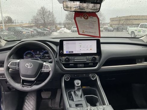 Used 2024 Toyota Grand Highlander Platinum image 11