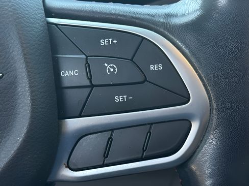 Certified 2019 Chrysler Pacifica Touring-L FWD image 16