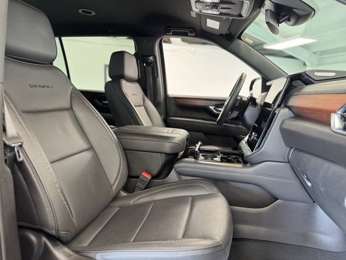 Used 2025 GMC Yukon XL Denali image 24