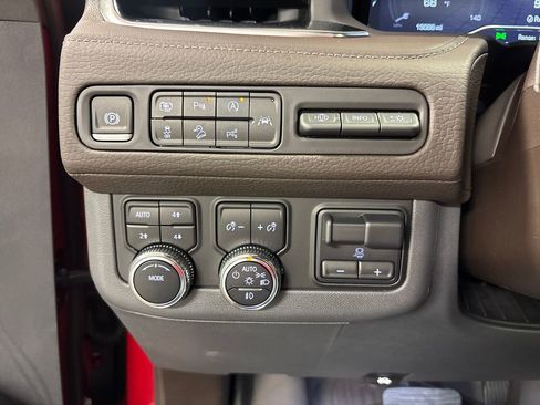 Certified 2024 GMC Yukon Denali w/ Advanced Technology Package AWD/4WD image 33