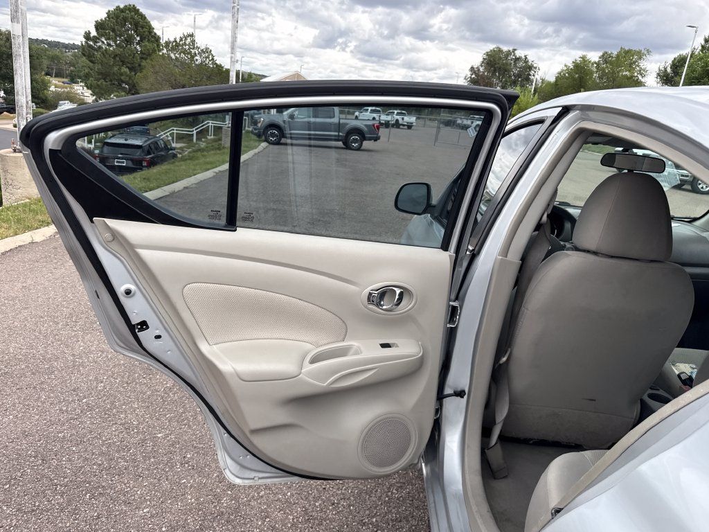 Used 2012 Nissan Versa FWD image 19