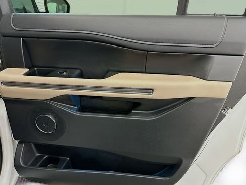 Used 2024 Ford Expedition Max XLT image 33