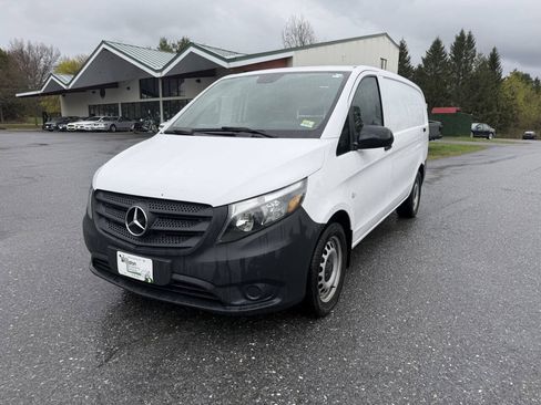 Used 2019 Mercedes-Benz Metris image 1