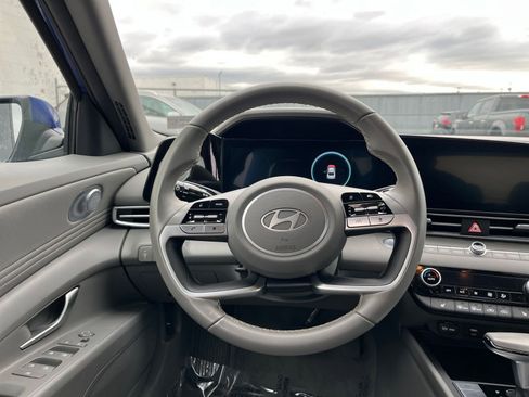 Used 2025 Hyundai Elantra SEL image 27