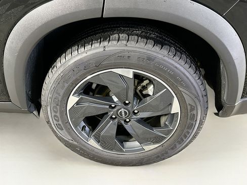 Used 2025 Nissan Rogue SV image 11