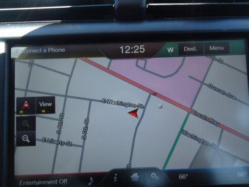 Used 2015 Ford Fusion SE FWD image 16