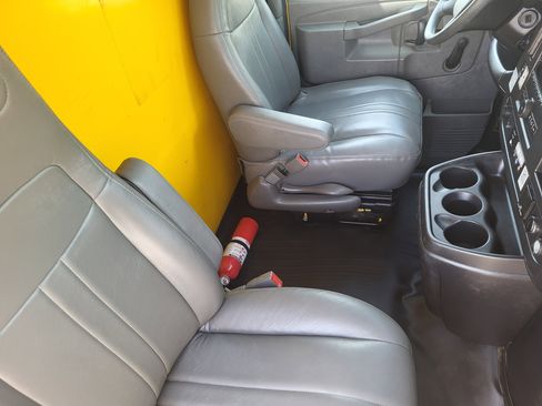 Used 2017 GMC Savana 3500 RWD image 13