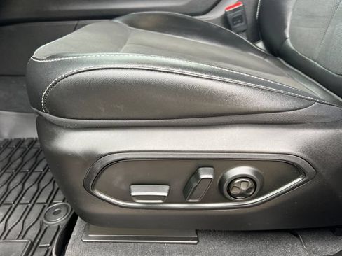 Used 2024 Jeep Grand Cherokee L Altitude AWD/4WD image 13