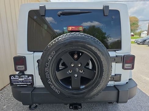 Used 2015 Jeep Wrangler Unlimited Sahara image 6