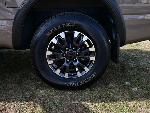 Used 2021 Nissan Titan PRO-4X w/ Pro-4x Convenience Package image 40