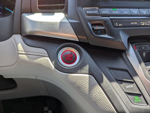 Used 2018 Honda Odyssey LX image 18