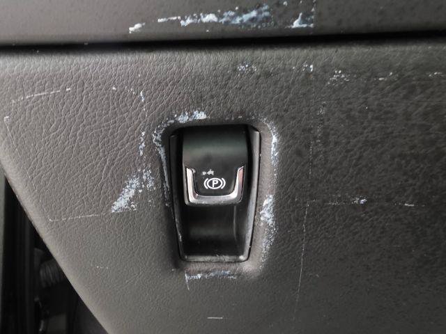 Used 2016 Cadillac Escalade ESV Premium AWD/4WD image 17