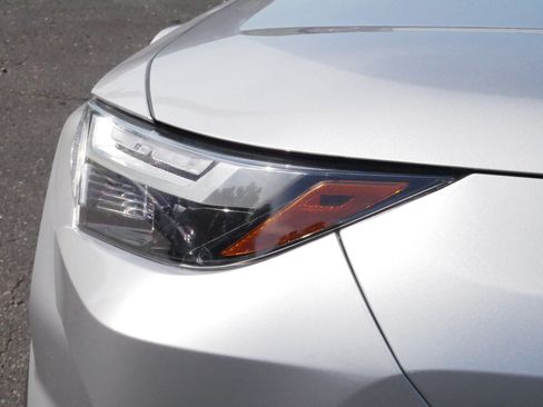 Used 2025 Toyota RAV4 XLE AWD/4WD image 16