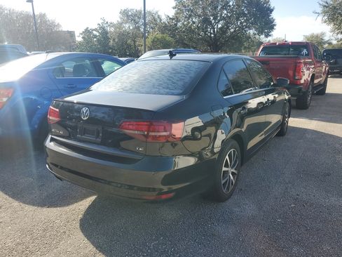 Used 2018 Volkswagen Jetta SE image 4