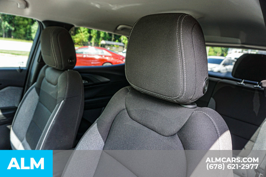 Used 2025 Chevrolet TrailBlazer LT FWD image 17