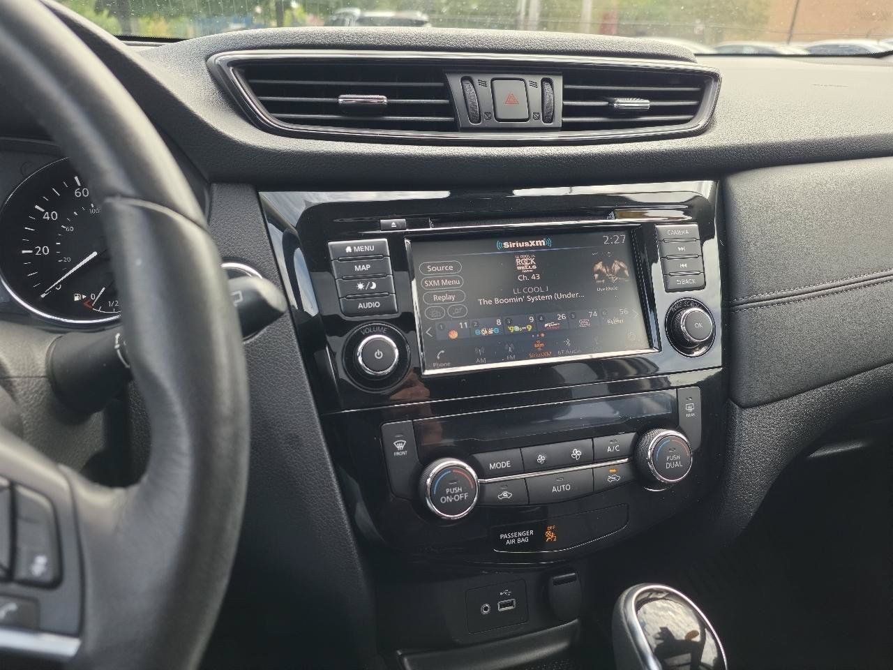 Used 2018 Nissan Rogue SL w/ Premium Package AWD/4WD image 35