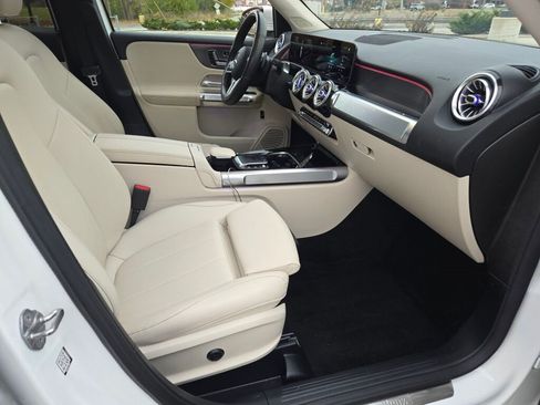 Used 2021 Mercedes-Benz GLB 250 4MATIC image 7