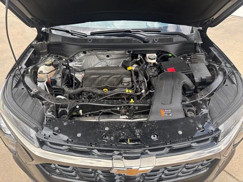 Used 2025 Chevrolet Trax LT w/ Driver Confidence Package image 12