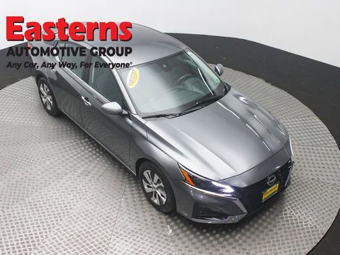Used 2023 Nissan Altima 2.5 S image 3